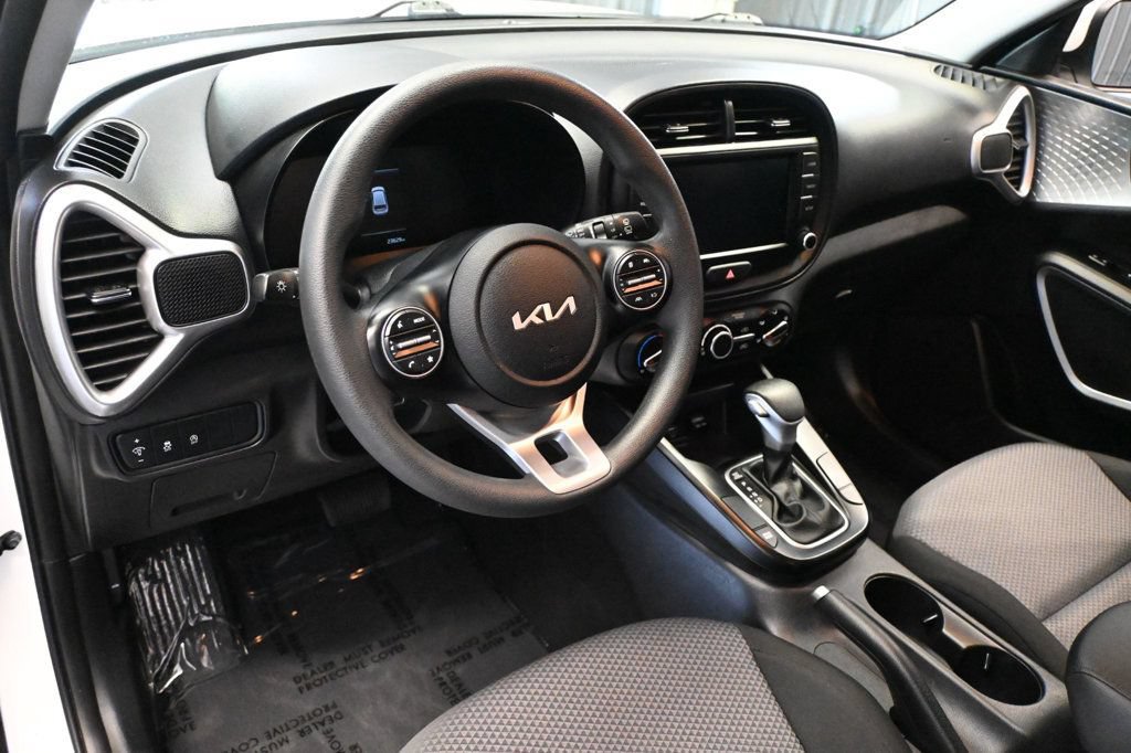 Used 2024 Kia Soul LX FWD image 9