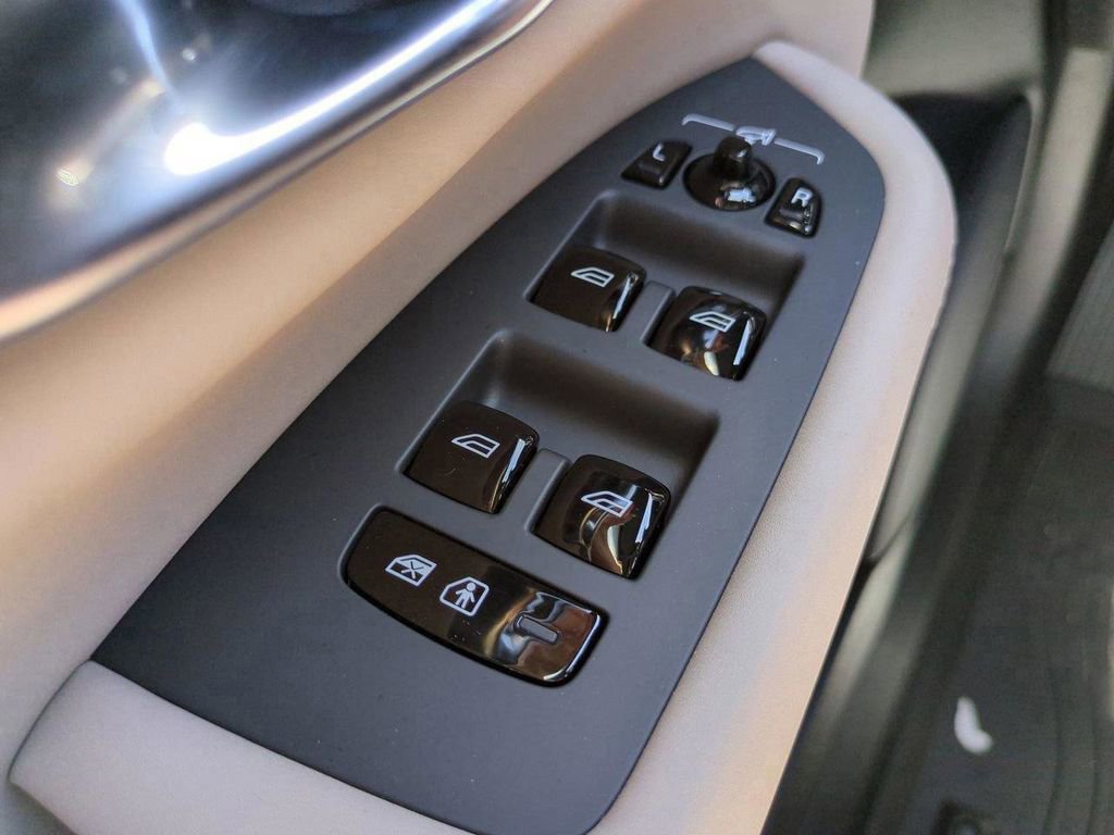 New 2026 Volvo XC90 B6 Ultra w/ Lounge Package AWD/4WD image 21