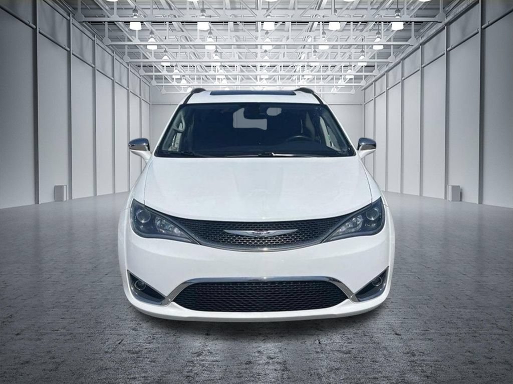 Used 2019 Chrysler Pacifica Limited FWD image 2