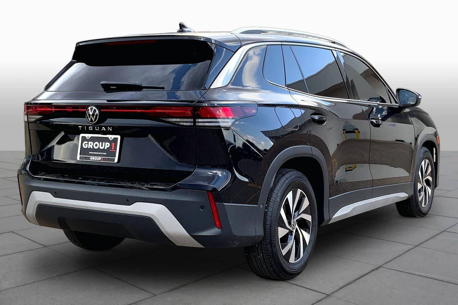 Used 2026 Volkswagen Tiguan S FWD image 12