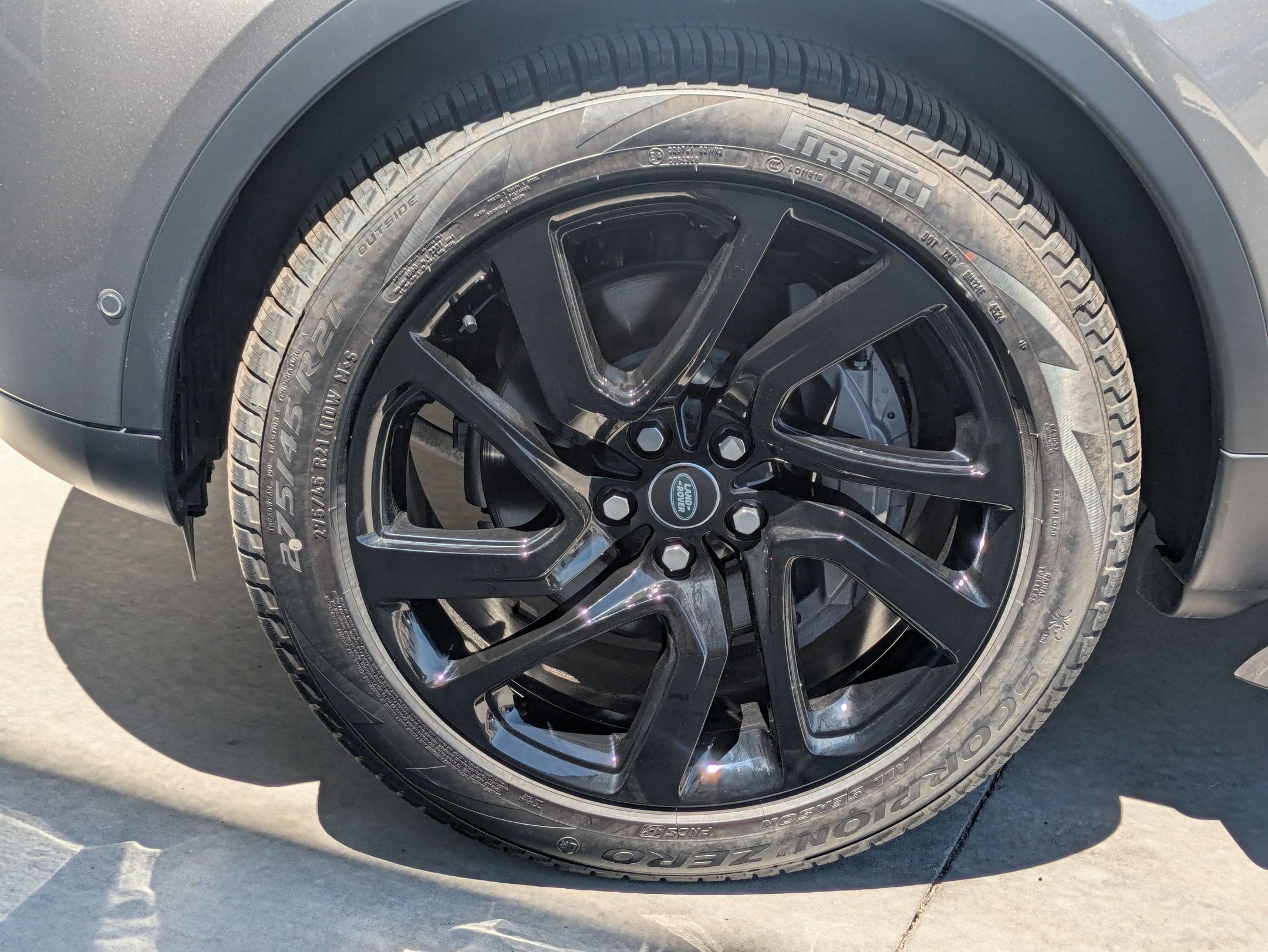 New 2025 Land Rover Discovery S image 18