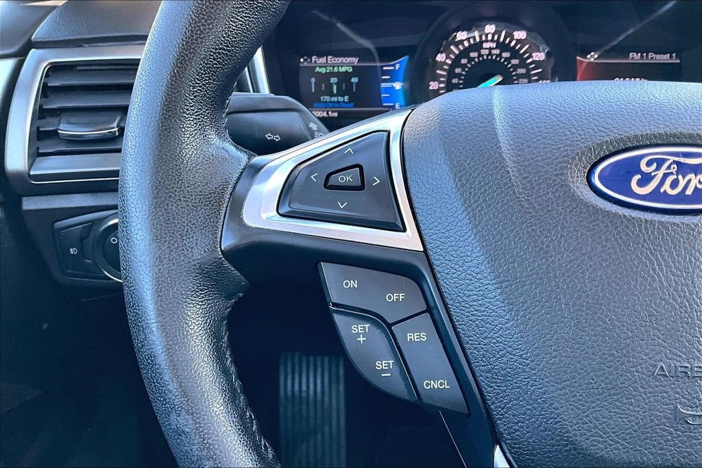 Used 2017 Ford Fusion SE w/ Equipment Group 201A image 19