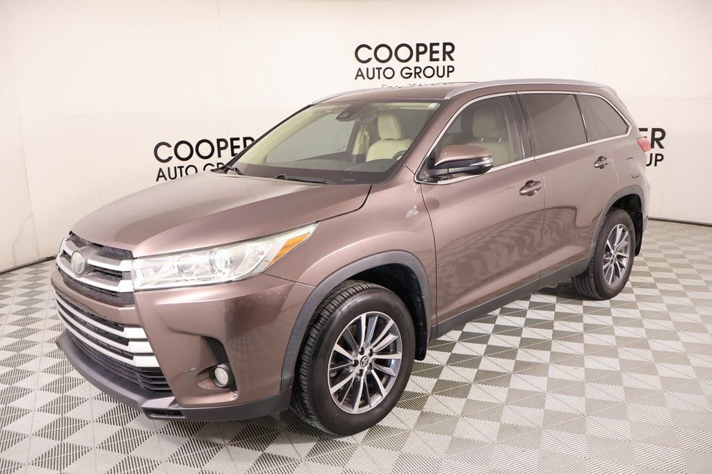 Used 2019 Toyota Highlander XLE image 10