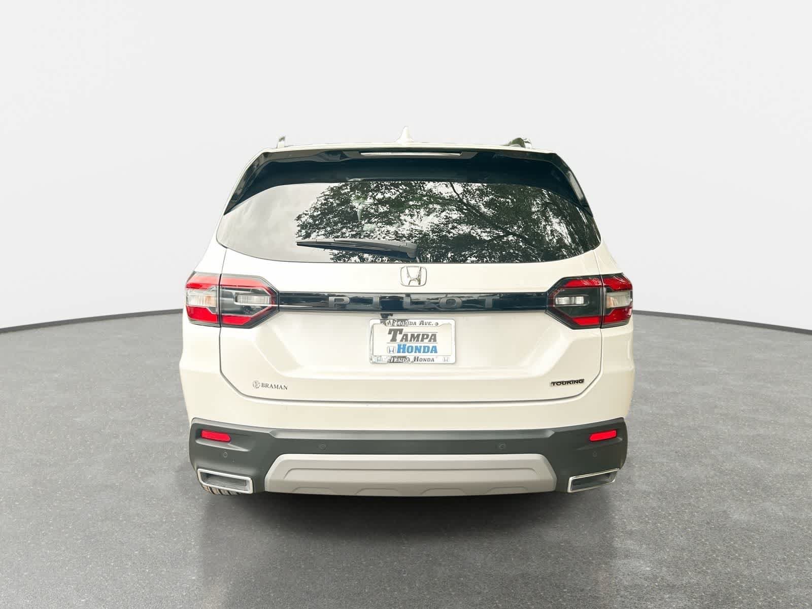 Used 2023 Honda Pilot Touring image 7