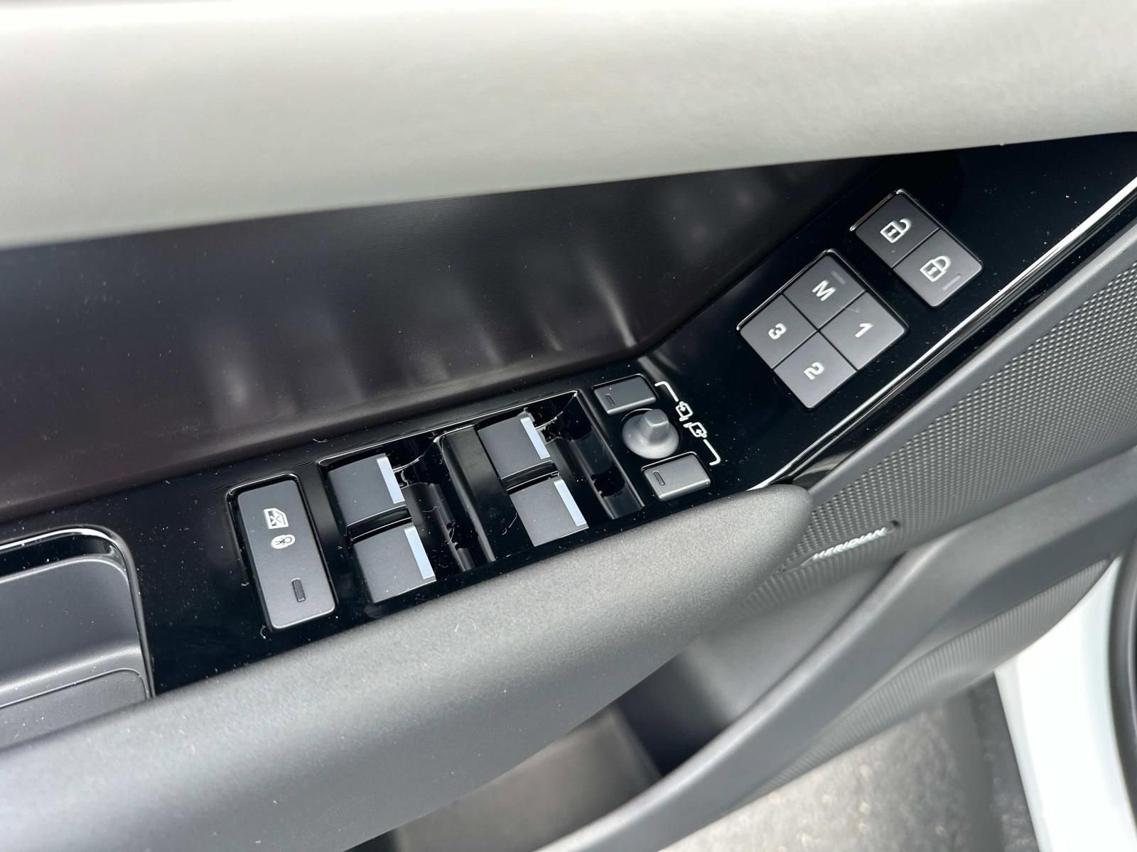 New 2026 Land Rover Range Rover Velar Dynamic SE image 10