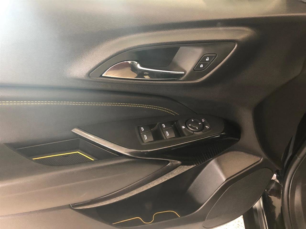 Used 2024 Chevrolet Trax LT w/ Driver Confidence Package FWD image 6