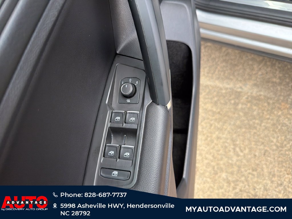 Used 2020 Volkswagen Tiguan SE R-Line AWD/4WD image 10