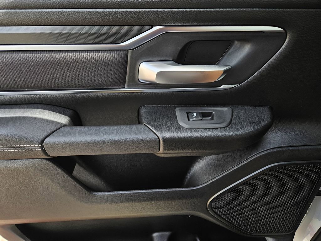 New 2026 RAM 1500 4x4 Crew Cab image 9