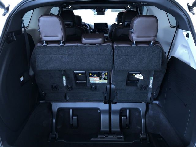 Certified 2024 Toyota Sienna Platinum image 32
