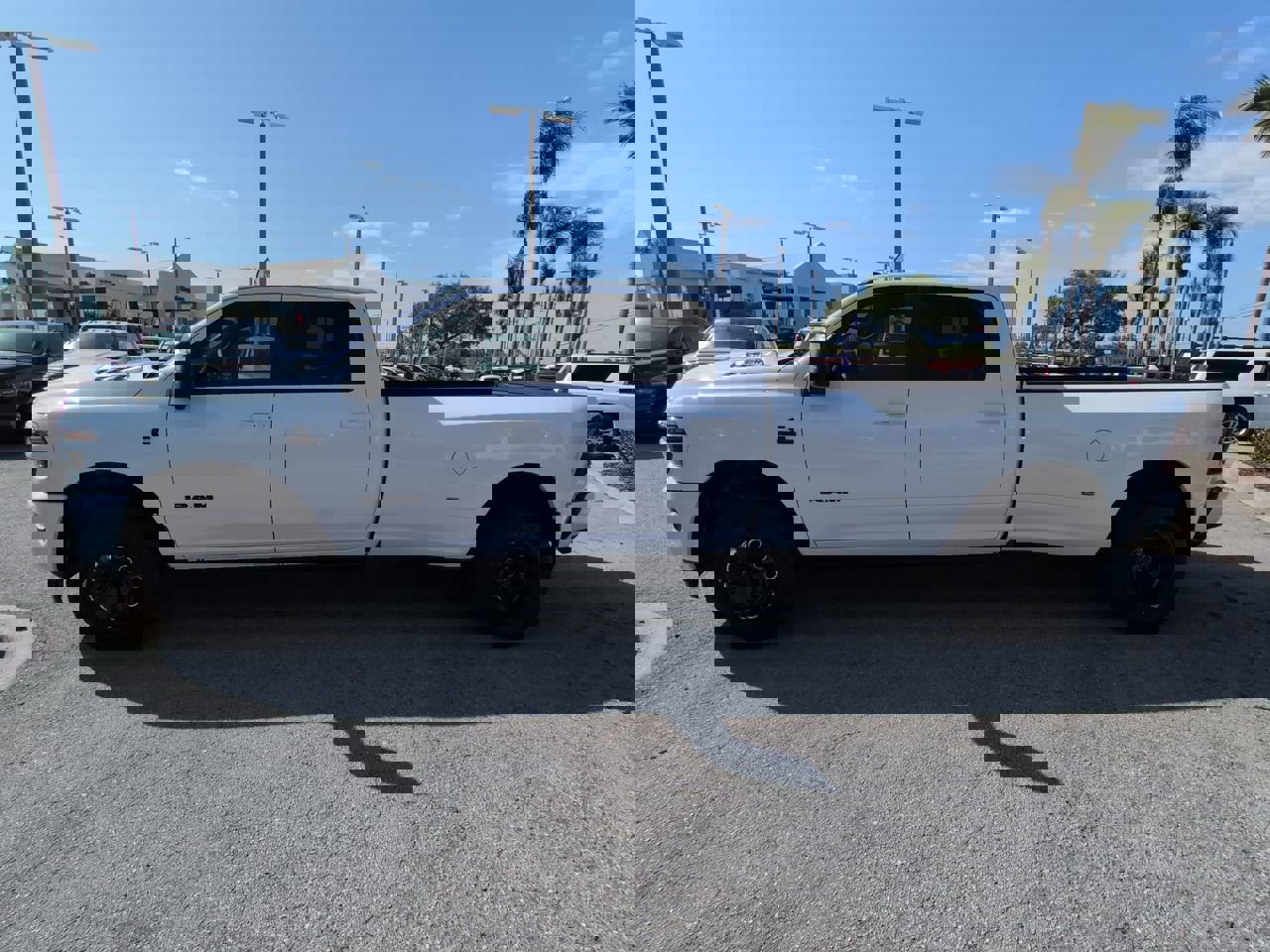 Used 2025 RAM 3500 Laramie AWD/4WD image 8