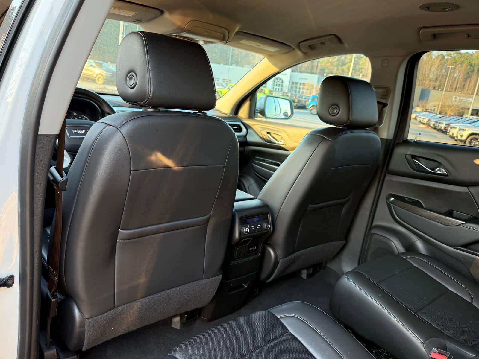 Used 2023 GMC Acadia SLT image 25