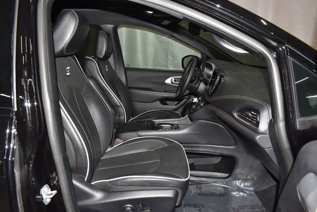Used 2025 Chrysler Pacifica Limited image 30
