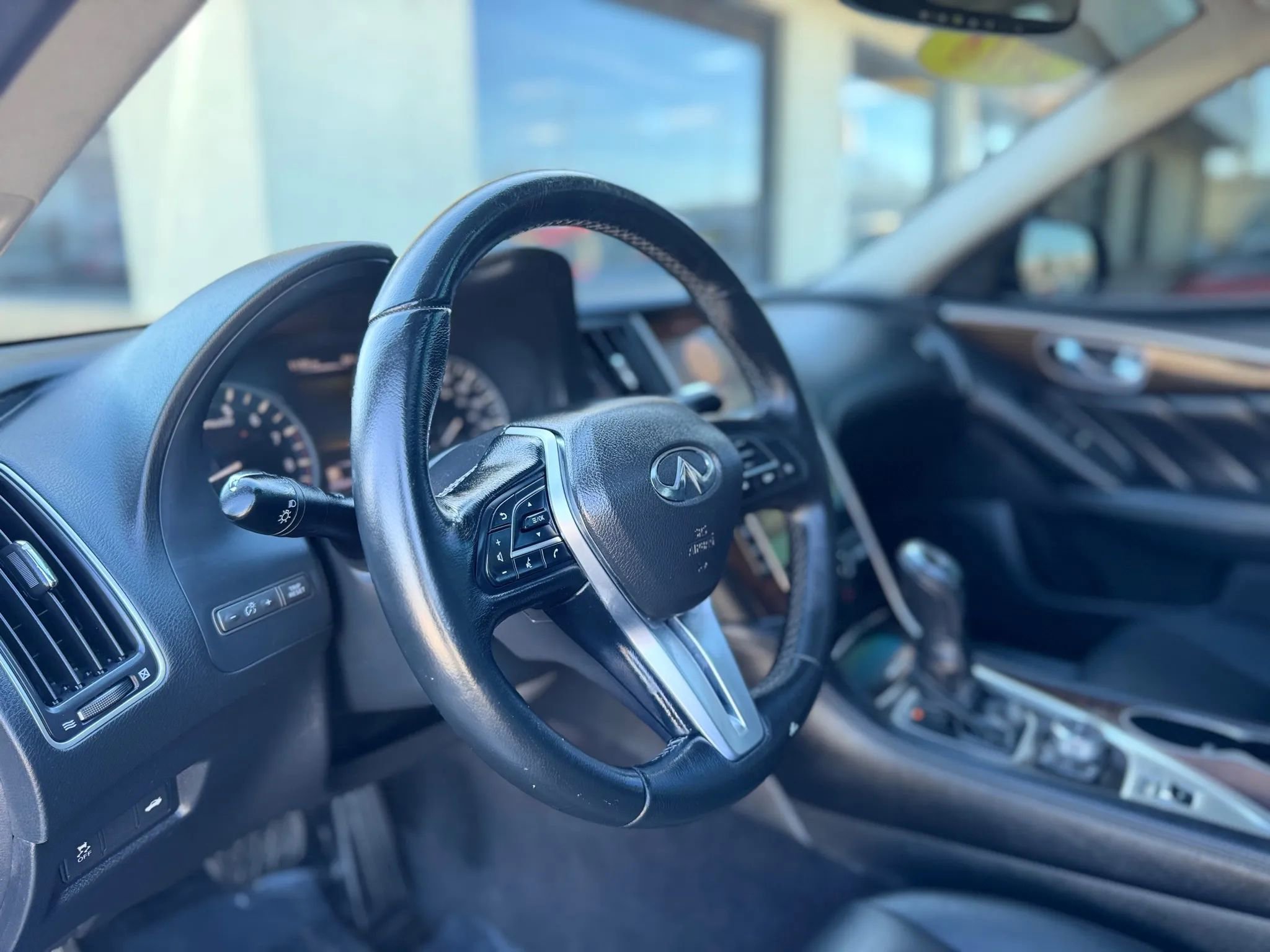 Used 2018 INFINITI Q50 Luxe AWD/4WD image 10
