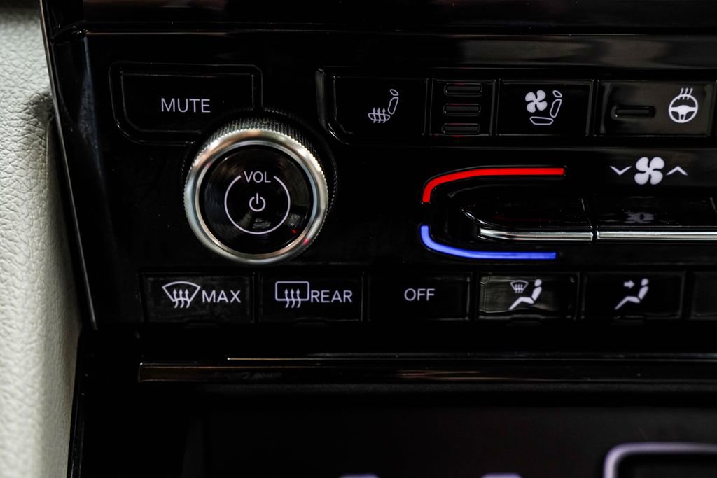 Used 2023 Jeep Grand Cherokee L Summit w/ Advanced Protech Group IV image 32