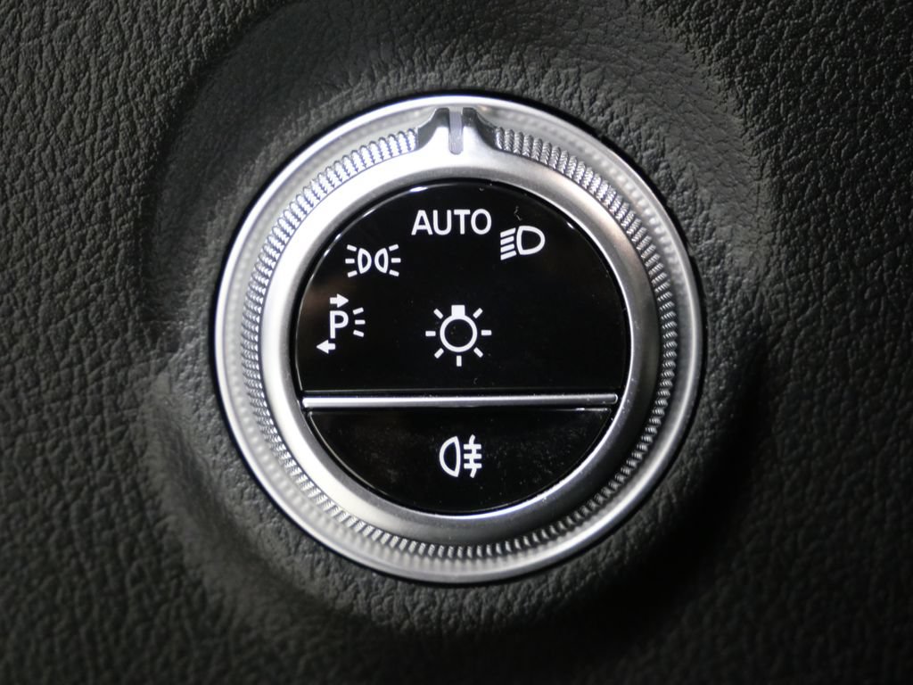 Used 2023 Mercedes-Benz C 300 4MATIC Sedan image 16