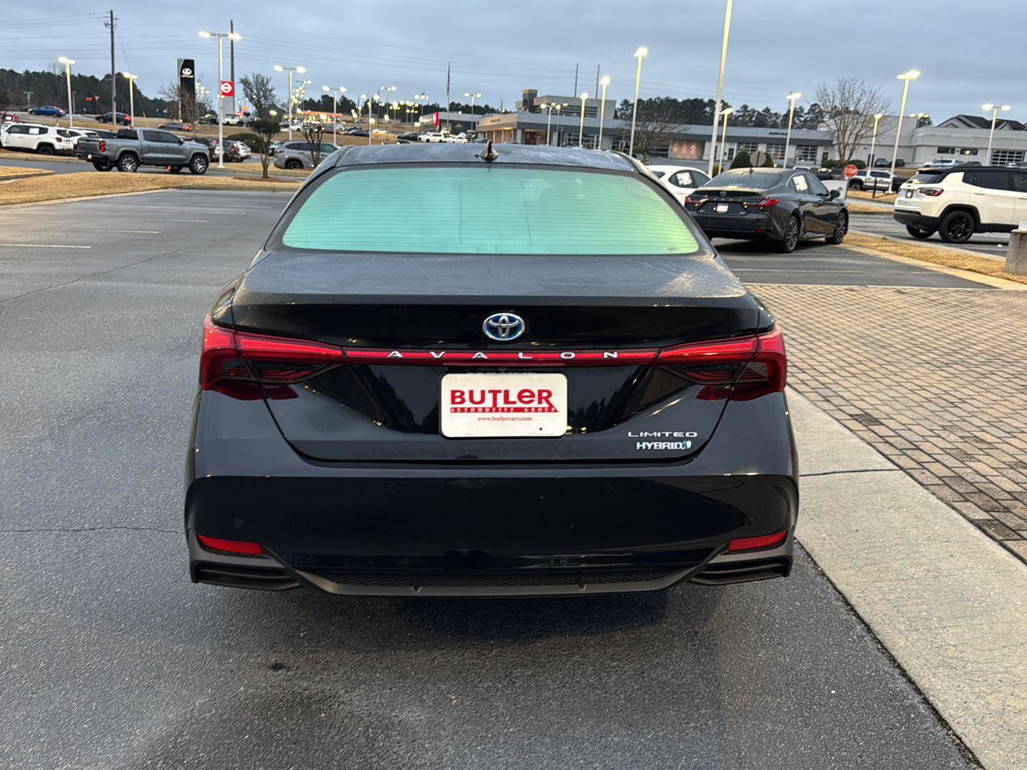 Certified 2022 Toyota Avalon Limited w/ Advanced Safety Package image 4