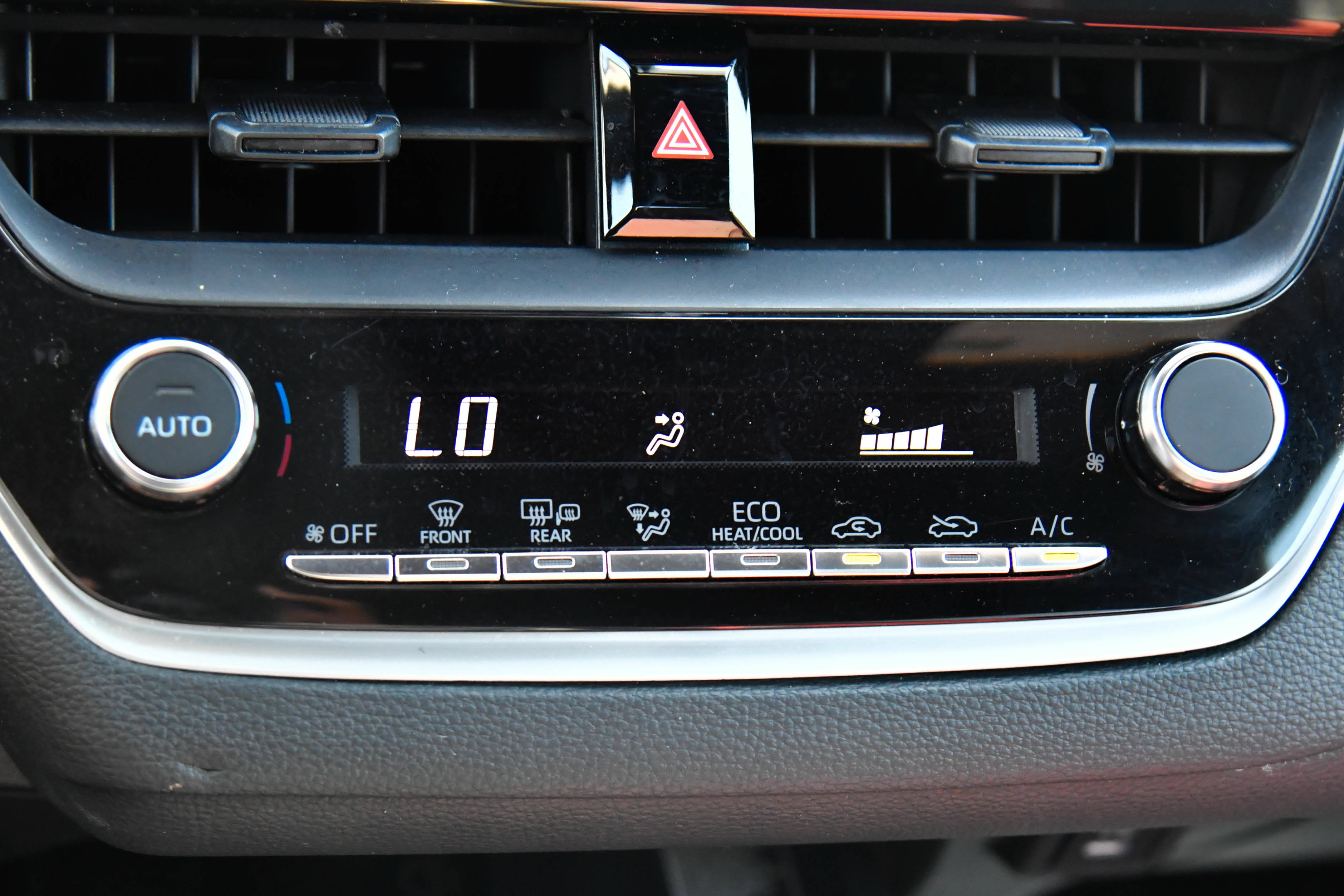 Used 2026 Toyota Corolla SE w/ SE Package FWD image 23