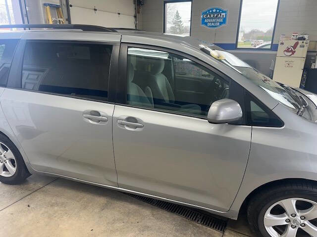 Used 2015 Toyota Sienna LE image 8