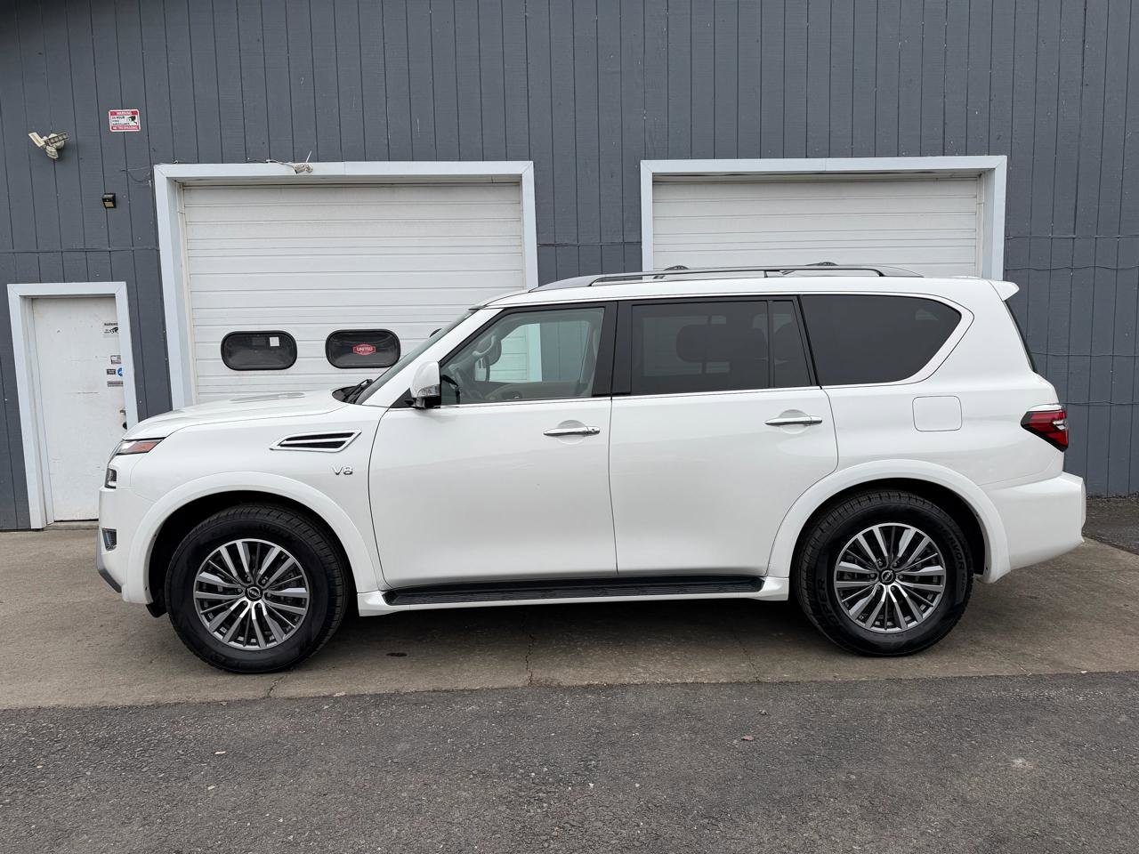 Used 2022 Nissan Armada SL w/ Captain's Chairs Package image 7