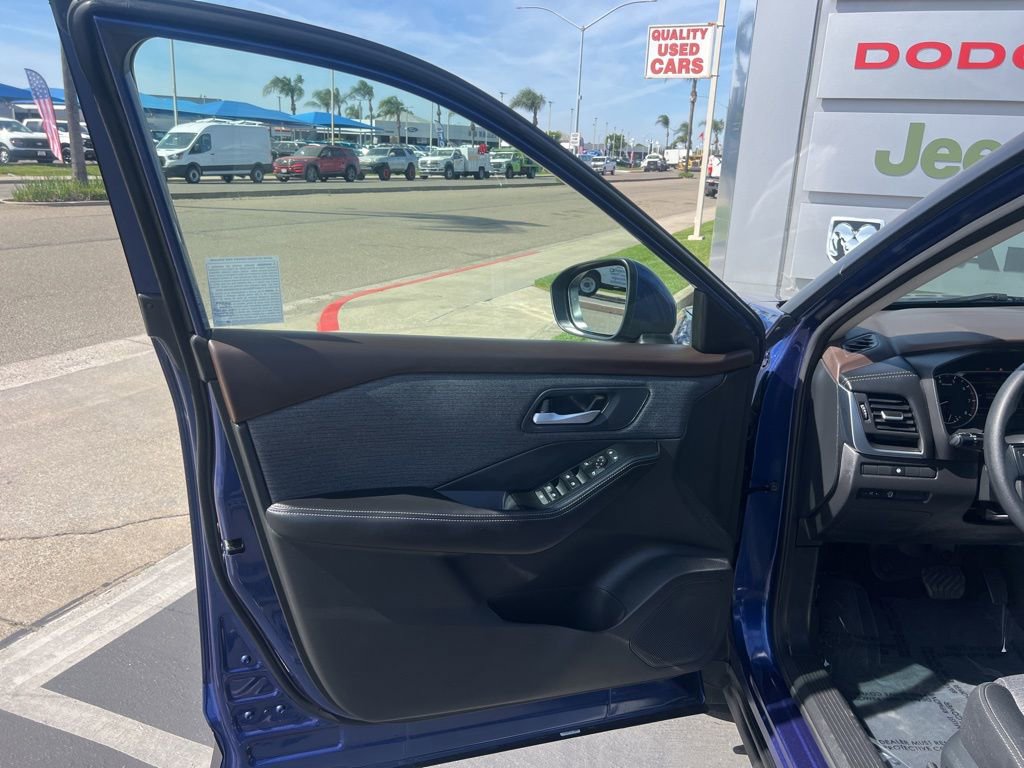 Used 2023 Nissan Rogue SV image 13