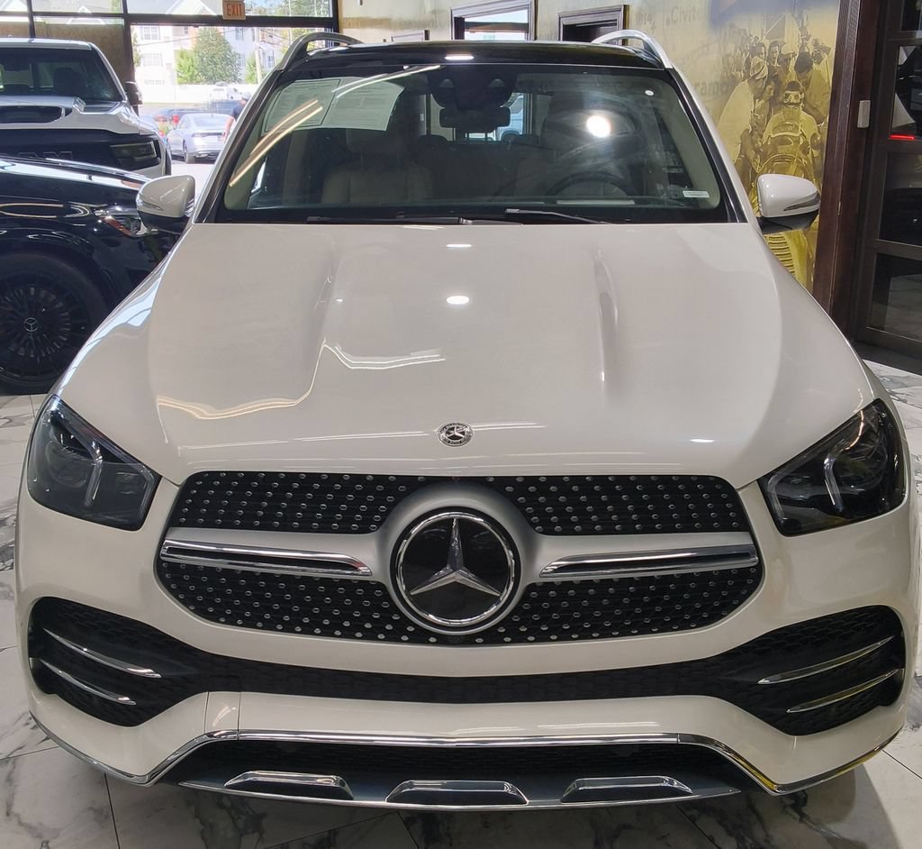 Used 2021 Mercedes-Benz GLE 350 4MATIC w/ AMG Line Exterior image 3