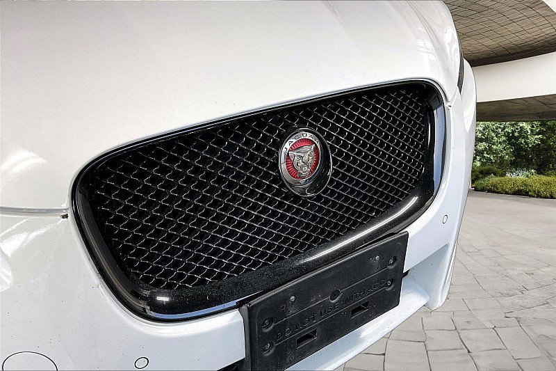 Used 2015 Jaguar XF Portfolio RWD image 24