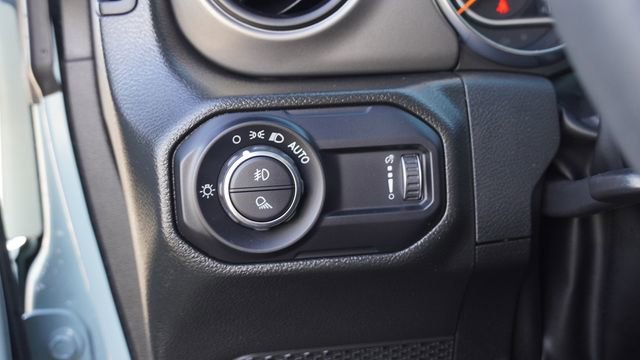 Certified 2023 Jeep Gladiator Sport AWD/4WD image 20