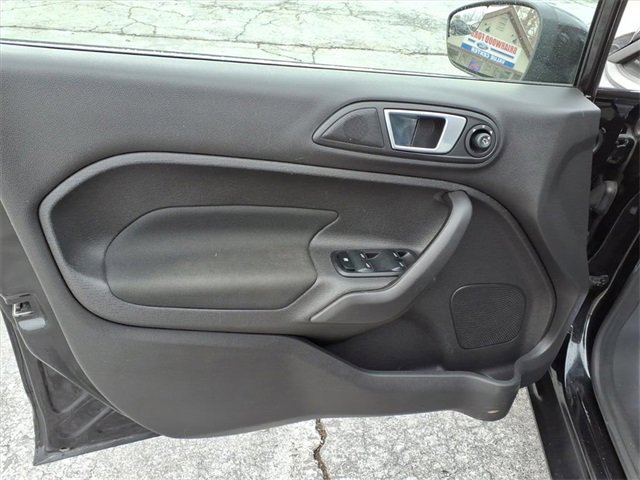 Used 2015 Ford Fiesta SE image 12