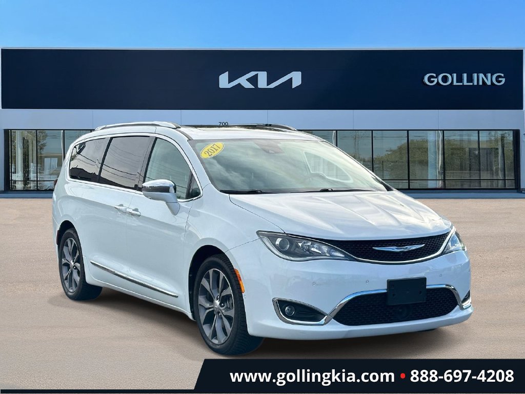 Used 2017 Chrysler Pacifica Limited FWD image 1