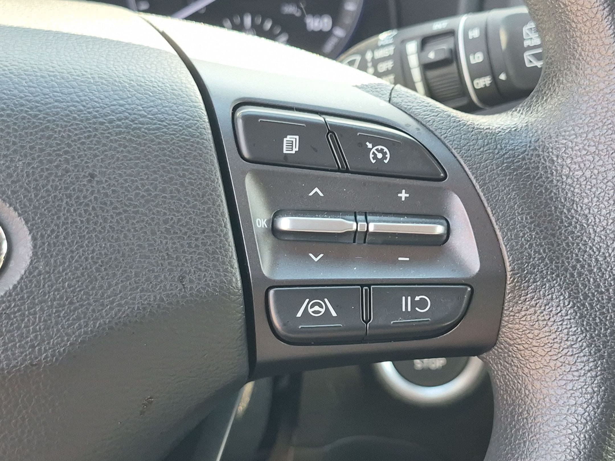 Used 2023 Hyundai Kona SEL AWD/4WD image 19
