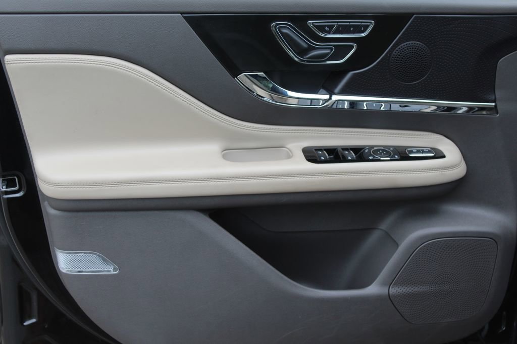 Used 2023 Lincoln Corsair Reserve w/ Equipment Group 201A image 16