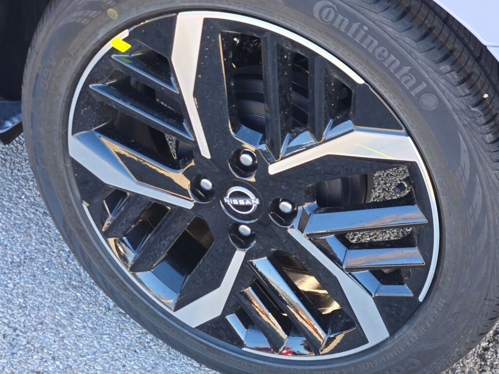 Used 2025 Nissan Versa SR w/ Trunk Package image 14