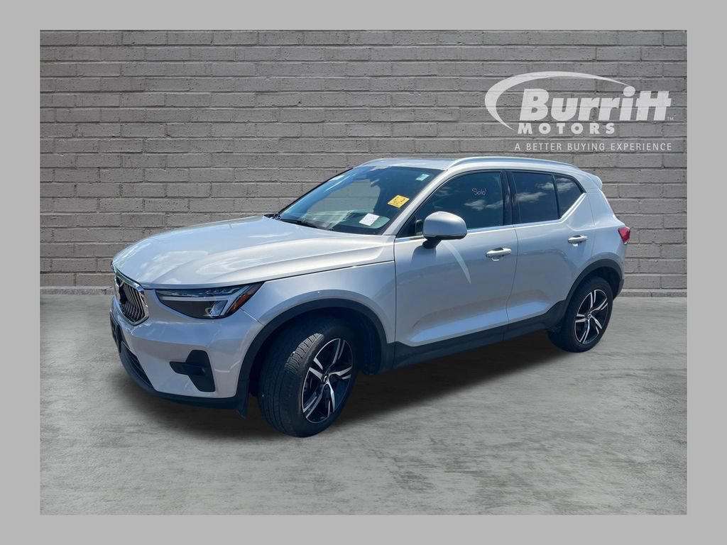 Used 2023 Volvo XC40 B5 Plus