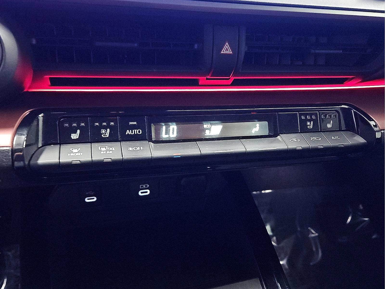 Used 2023 Toyota Prius Prime Premium FWD image 11