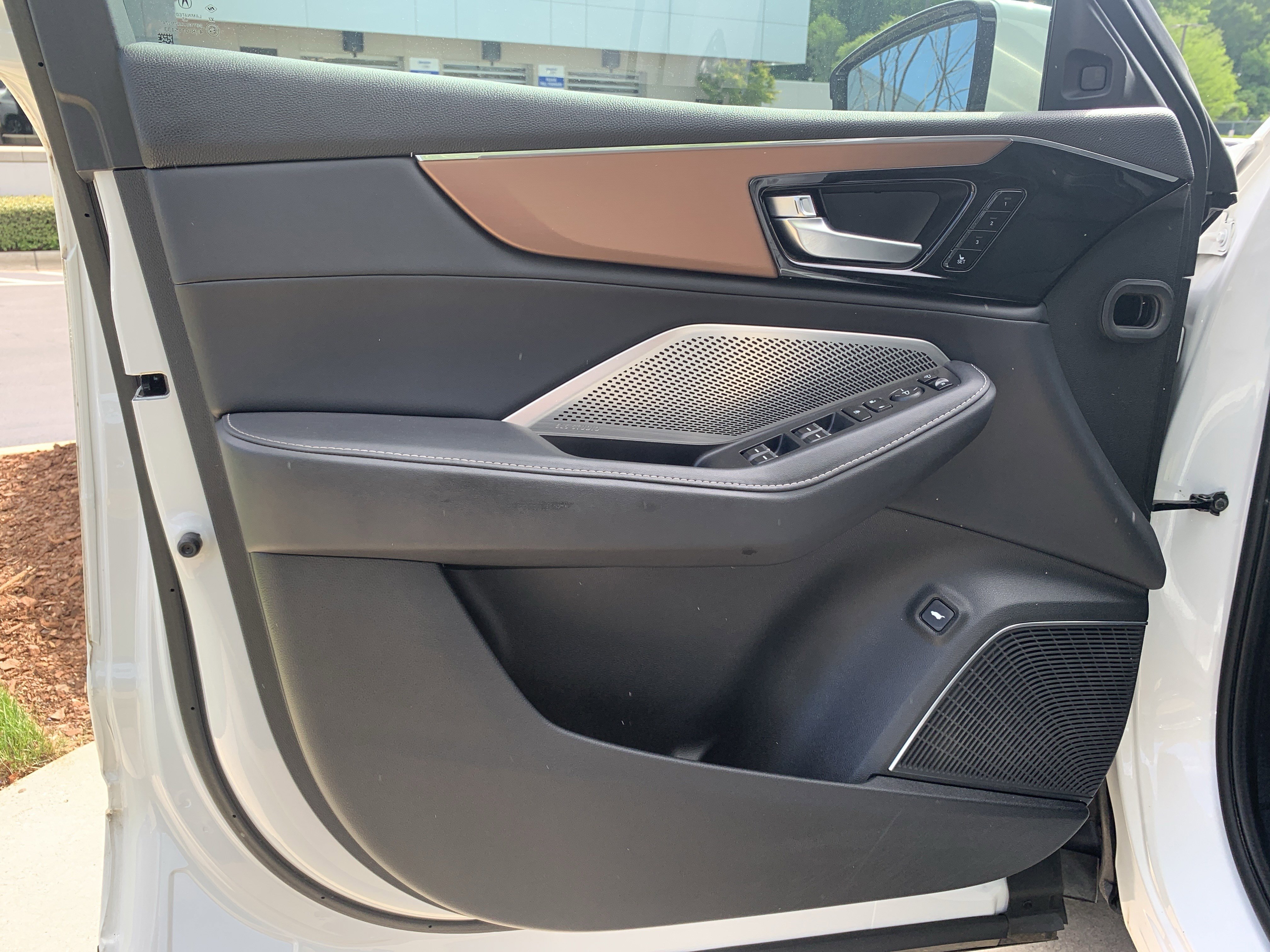 Used 2022 Acura MDX SH-AWD w/ Technology Package image 15