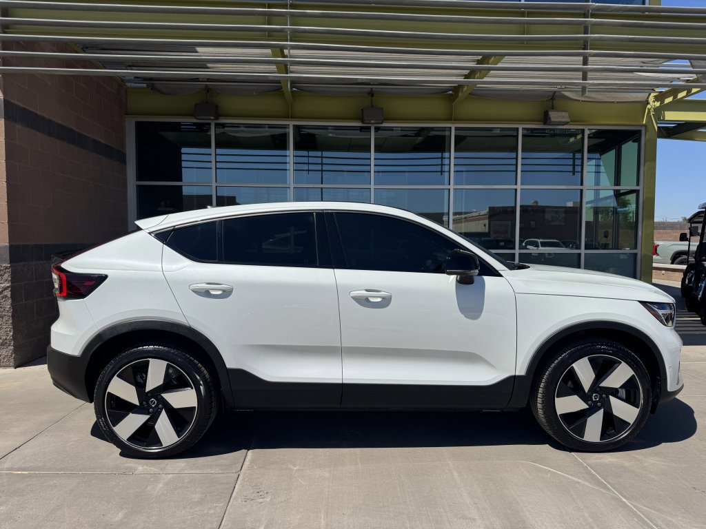 Used 2023 Volvo C40 P8 Recharge Ultimate image 9