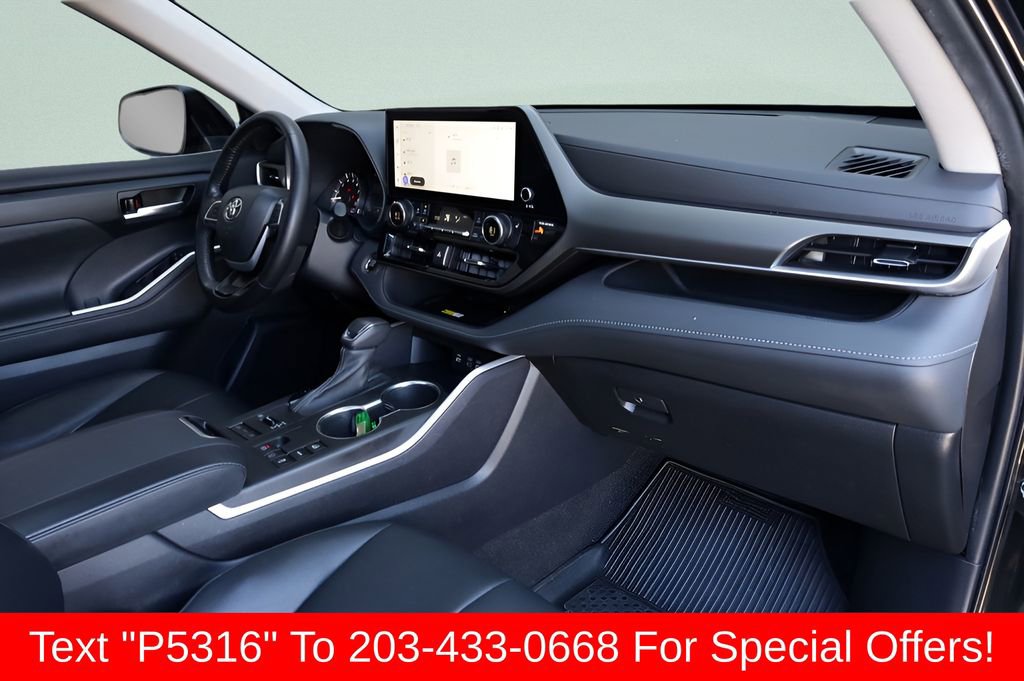 Used 2023 Toyota Highlander XLE AWD/4WD image 32