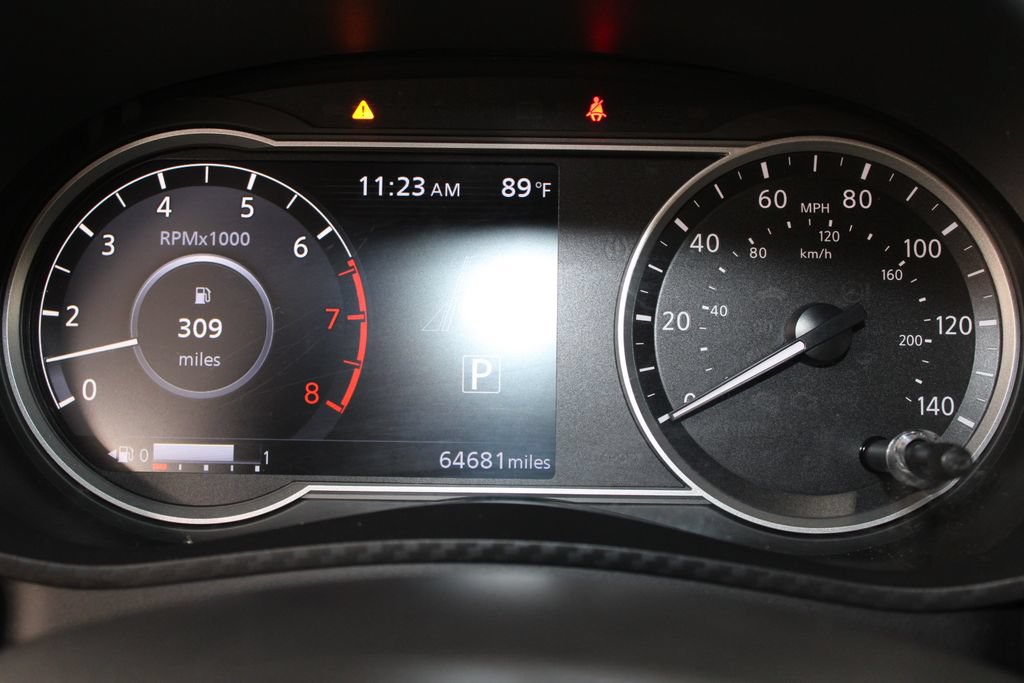 Used 2024 Nissan Versa SR FWD image 31