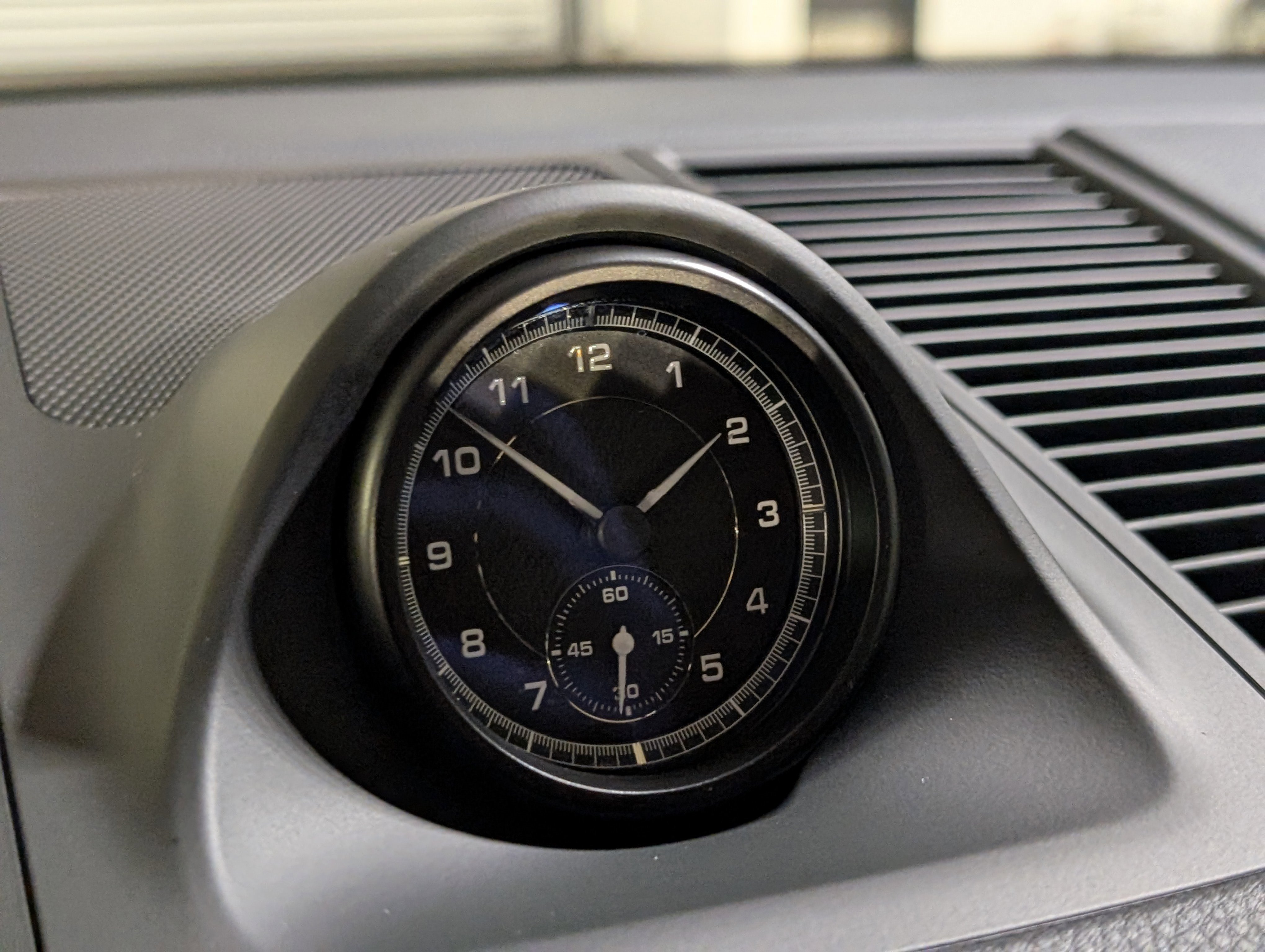 Certified 2025 Porsche Macan image 36