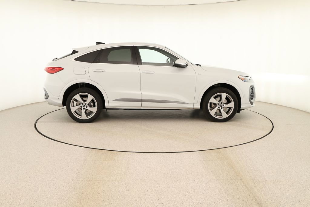Certified 2025 Audi Q5 Premium Plus w/ Premium Plus AWD/4WD image 9