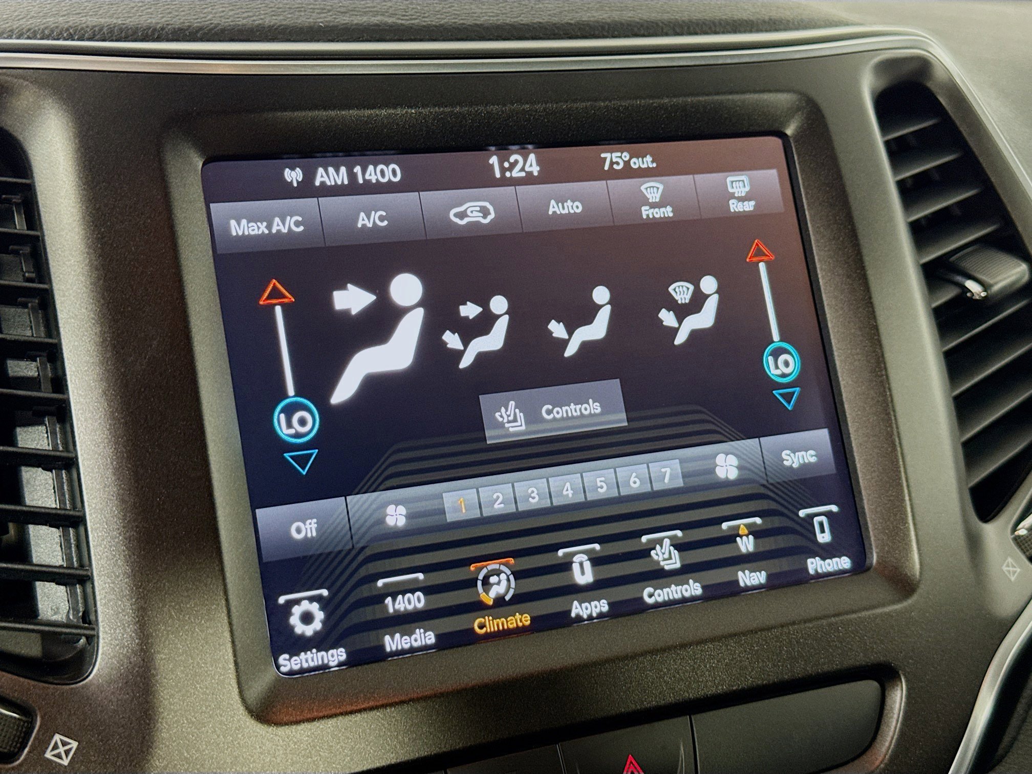 Used 2019 Jeep Cherokee Trailhawk w/ Comfort/Convenience Group AWD/4WD image 19