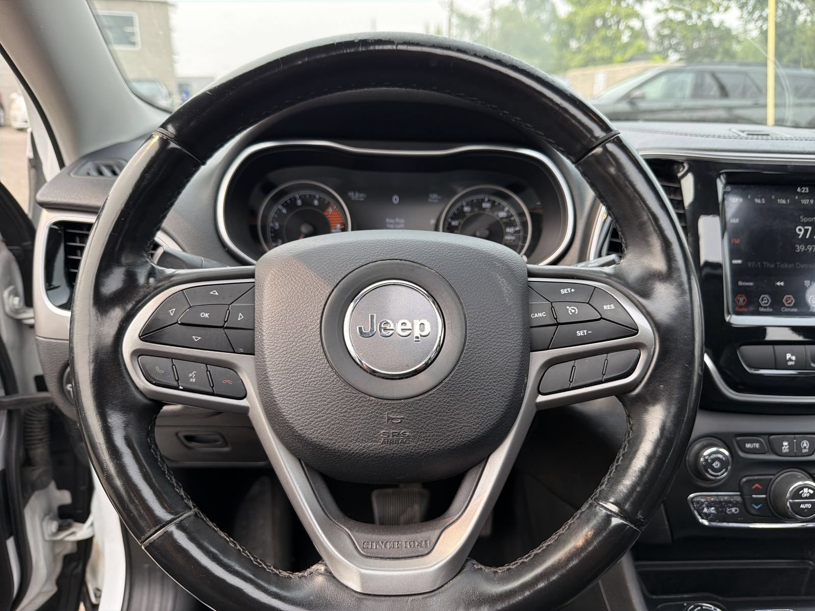 Used 2019 Jeep Cherokee Limited AWD/4WD image 25