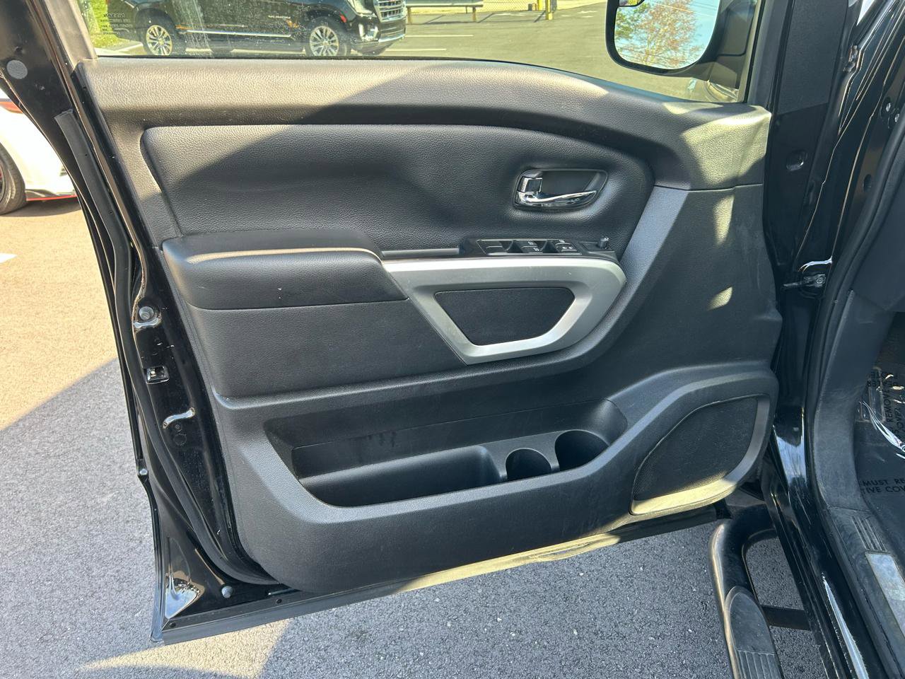 Used 2018 Nissan Titan SV w/ SV Convenience Package RWD image 15