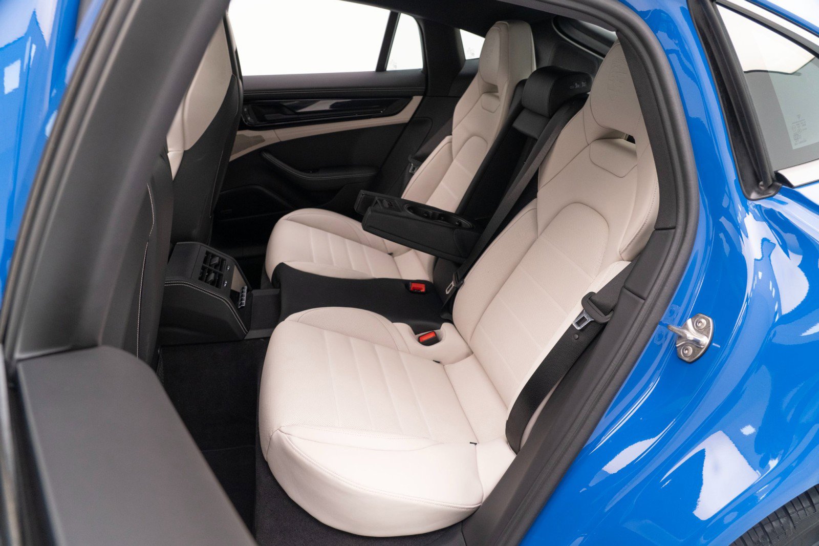 Used 2025 Porsche Panamera 4S image 31