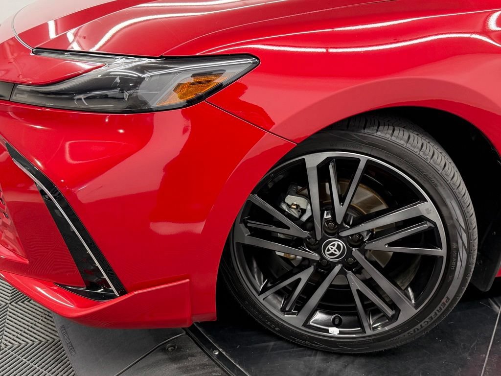 Used 2025 Toyota Camry XSE FWD image 5