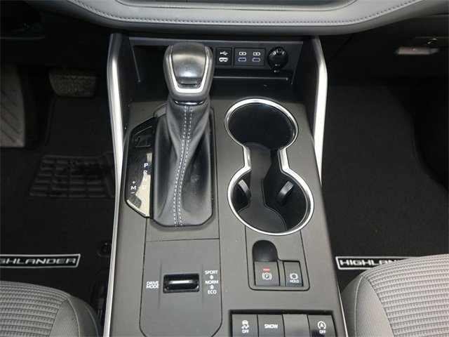 Used 2022 Toyota Highlander LE image 10