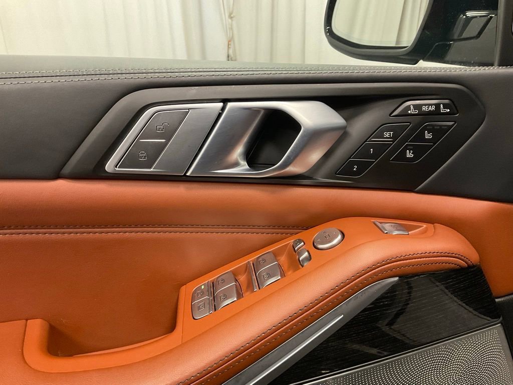 Used 2021 BMW X7 M50i image 21