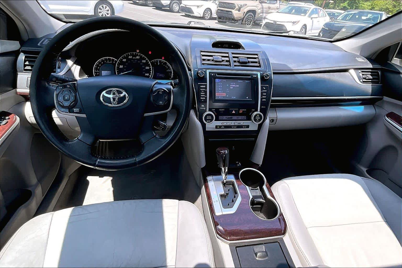 Used 2012 Toyota Camry XLE w/ Leather Pkg FWD image 16