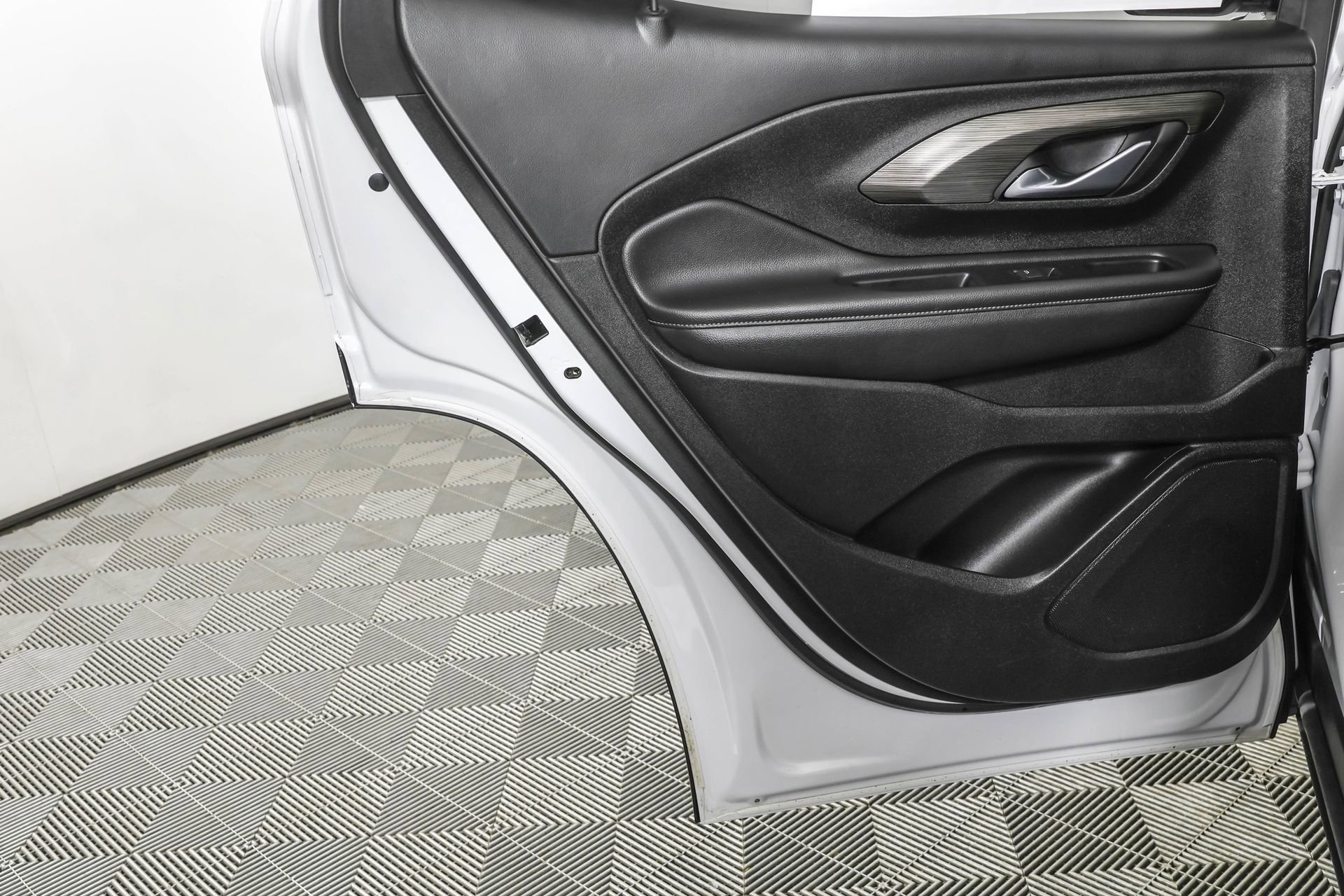 Used 2023 GMC Terrain SLT image 38