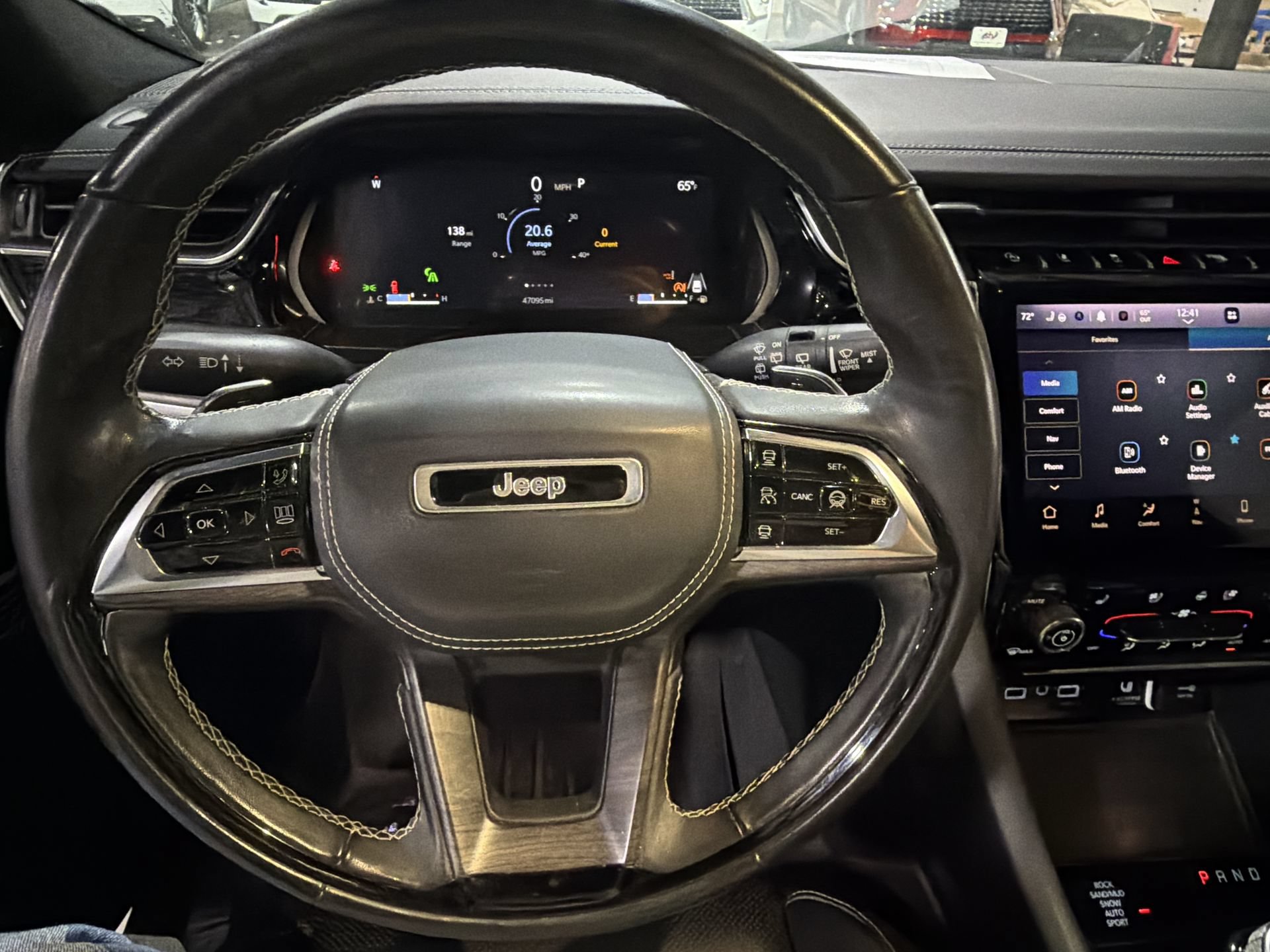 Used 2022 Jeep Grand Cherokee Overland w/ Adv Protech Group III AWD/4WD image 14